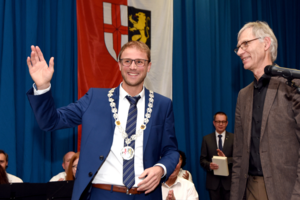Florian König als Bürgermeister vereidigt